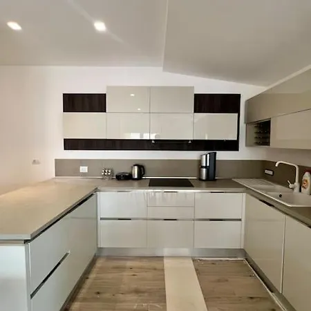 Seaside 2br